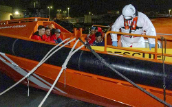 البحرية الاسبانية تنقذ 7 شبان ابحروا من سواحل الريف في قارب صغير