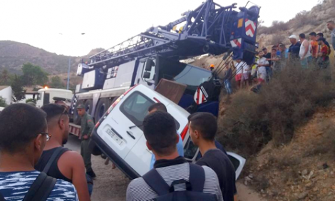 اصابة خطيرة وارتباك كبير في حركة السير اثر حادثة بمدخل الحسيمة (فيديو)