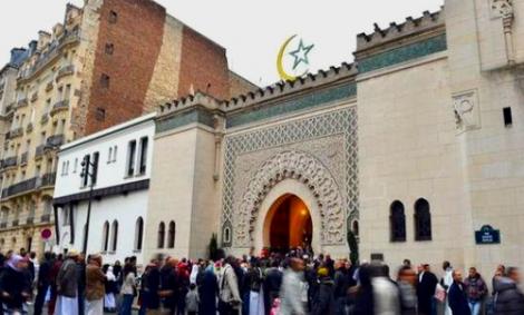 في إنتظار آذان المغرب..هكذا يقضي مغاربة برشلونة نهار رمضان