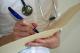 إسبانيا تعتزم إعادة النظر في قرار حرمان المهاجرين غير الشرعيين من الرعاية الطبية