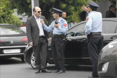 بنشماش يواجه بنكيران بصورة "اقتنصها" لسيارة الاخير متوقفة في الممنوع