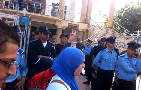 الشرطة تتدخل لمنع معطلي الحسيمة من الاعتصام بمقر البلدية