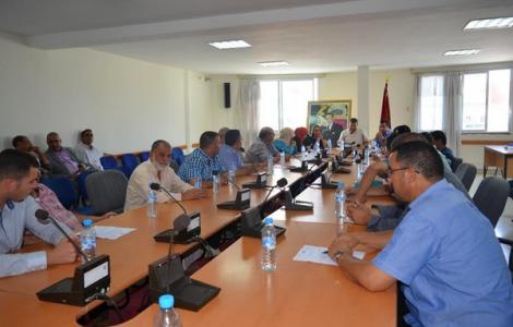 مجلس إمزورن يُصادق على إتفاقية شراكة لتأهيل الباعة المتجولين