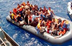 انقاذ 300 مهاجرا سريا وانتشال جثتين بسواحل الناظور والحسيمة