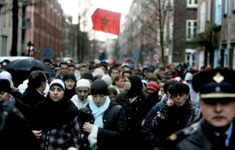 مغاربة هولندا يضيقون على أبنائهم خوفاً من الإلتحاق بـ "داعش"