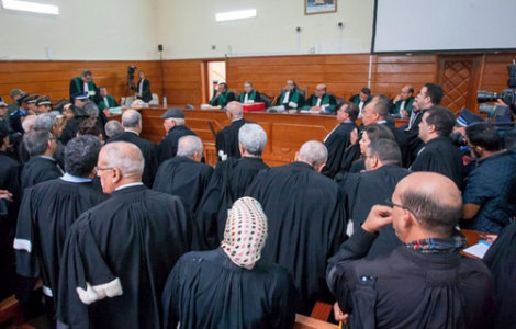 المحكمة تأمر بإحضار الزفزافي ورفاقه بالقوة بعد رفضهم حضور الجلسة