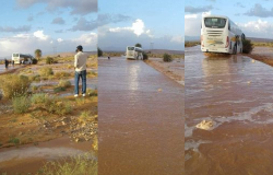 سائق حافلة انطلقت من الناظور يغامر بحياة المسافرين وسط السيول