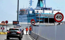 اعتقال 18 شخصا بميناء طنجة المتوسط حاولوا تهريب مخدرات في بطونهم